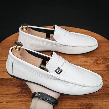 2023 Весенне-осенние мужские модельные туфли, Белые лоферы, Кожаная повседневная обувь, Мокасины без застежки, Модная мужская обувь, дизайнерская обувь
